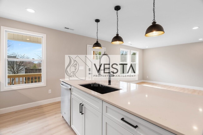 Building Photo - 110 Deaver Park Cir