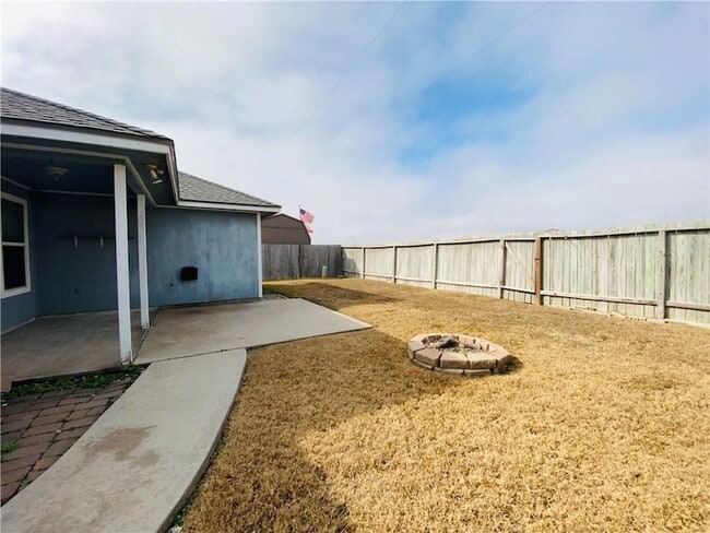 Building Photo - 2104 Westwood Dr