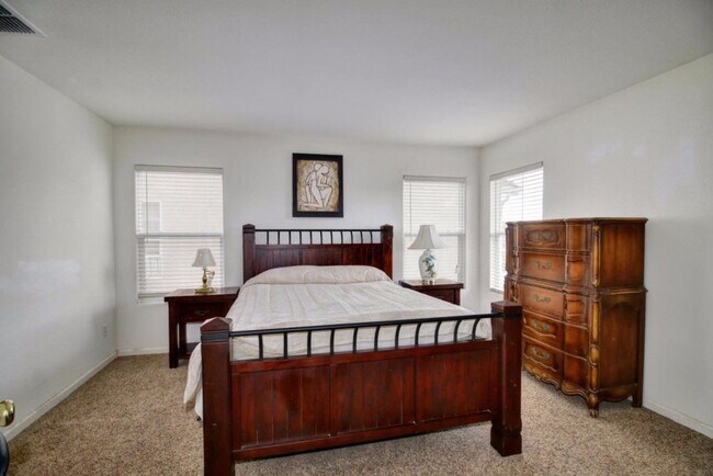 Building Photo - North Natomas 2 Story 3 Bedroom w/ Loft. 2...