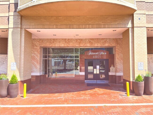 Primary Photo - Large 2 Bedroom/1 Bath WITH PARKING