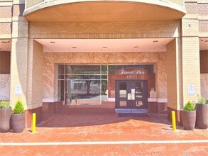 Building Photo - Beautiful 1 Bedroom in Heart of Bethesda