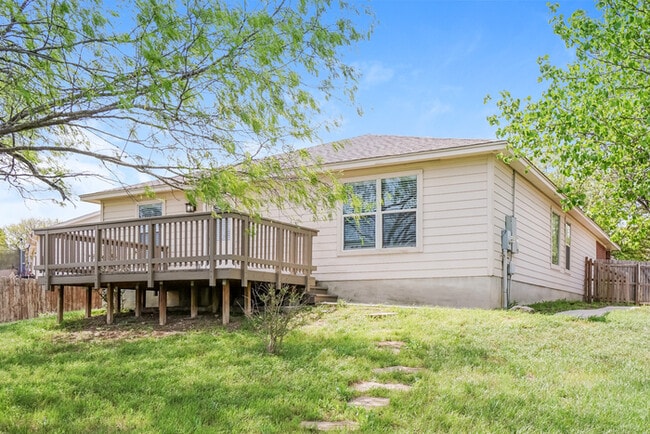 Building Photo - 930 Amber Knoll