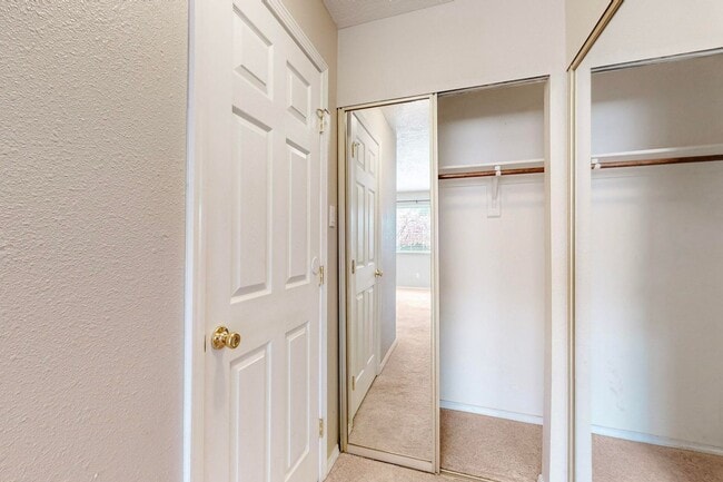 Building Photo - NE well located  Two Bedroom Condo.