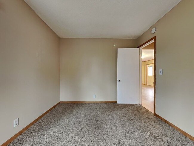 Building Photo - WINTER SPECIAL!! 3 Bedroom, 1 Bathroom Hou...