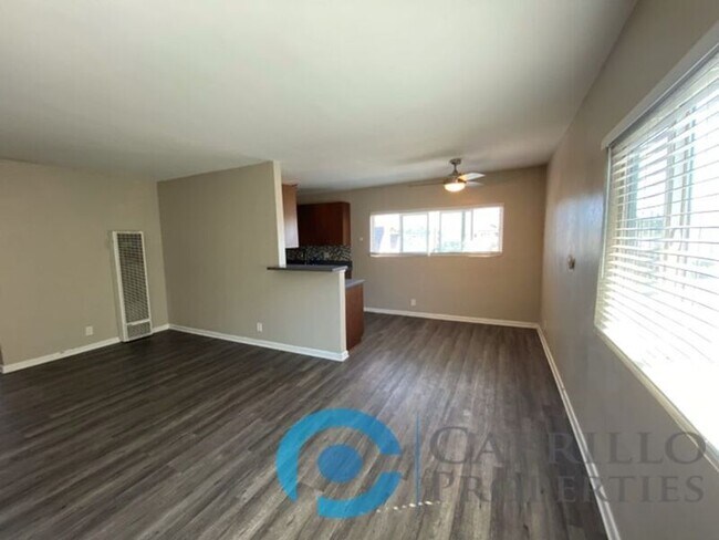 Building Photo - 4774 Mansfield St