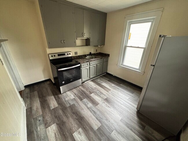 Building Photo - 456 Ontario St