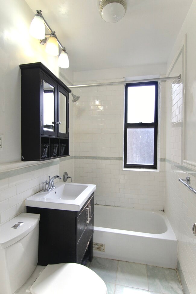 Building Photo - 66 St Nicholas Pl