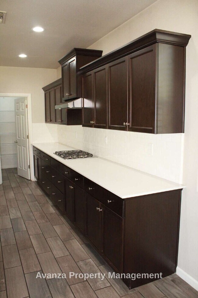 Building Photo - Home for Rent 4 Bed/2.5 Bath - 2,400 Sq Ft. Rent: $3,195/month Security Deposit: $3,295 Clovis Ea...