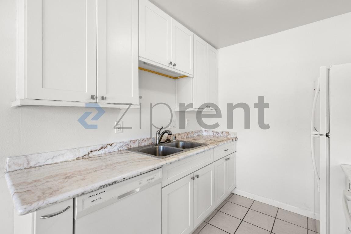 Building Photo - Unit A2