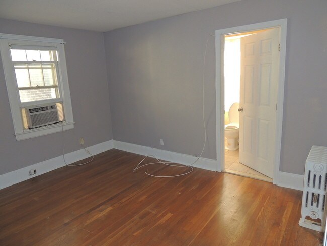 Master Bedroom - 331 Walnut St