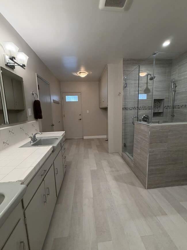 Building Photo - 17537 Margate St