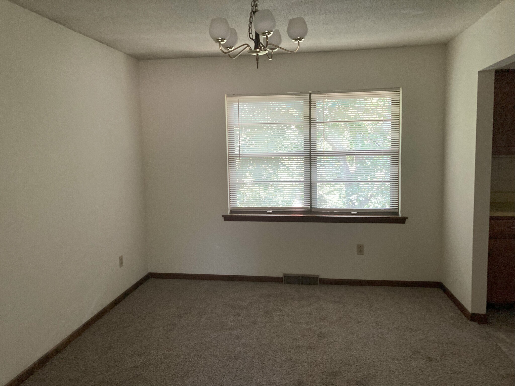 Building Photo - 1616 Garden Dr