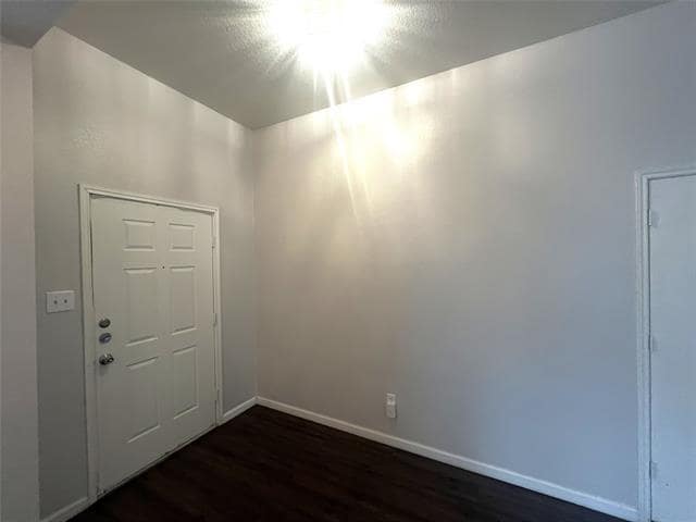 Building Photo - 1923 Pin Oak Ln