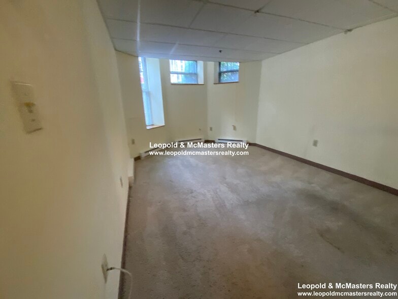 Building Photo - 104 Peterborough St