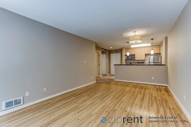 Primary Photo - 1 br, 1 bath Condo - 6400 Christie Ave, Em...