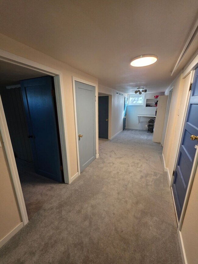 Building Photo - Charming Charleston Classic close to PSNS!