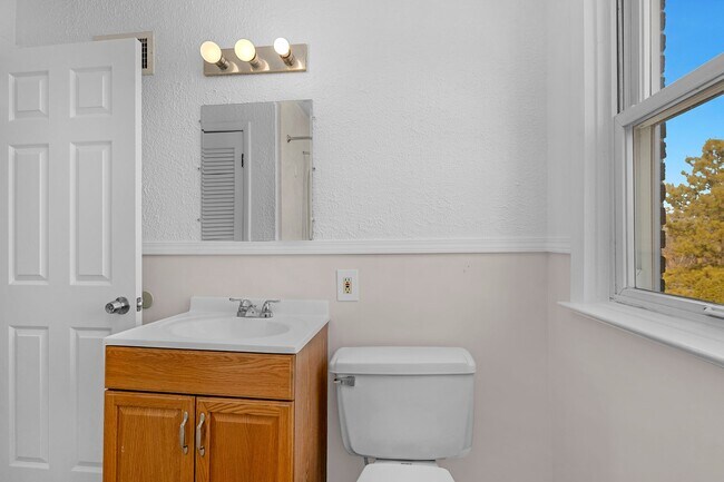 Building Photo - Charming 3-Bedroom Home with 1.5 Baths