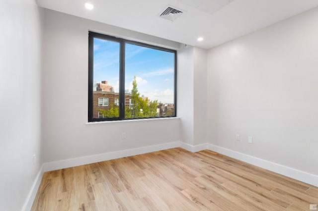 Building Photo - 1 bedroom in BRONX NY 10463