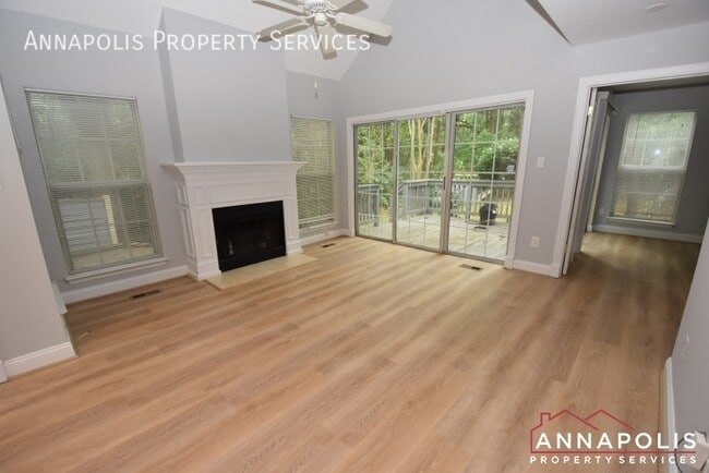 Building Photo - 906 Windwhisper Ln