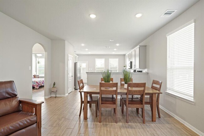 Building Photo - 7410 Arabian Moon Trail