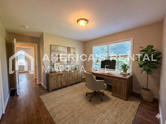 Building Photo - Half-Month Off Move-in Special! Cozy & Convenient 3-Bedroom Home for Rent! SECTION 8 FREINDLY!