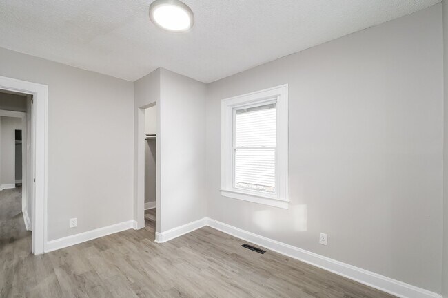 Building Photo - 5840 Park Ave