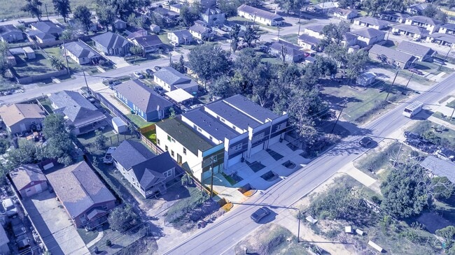 Building Photo - 4008 Bennington St