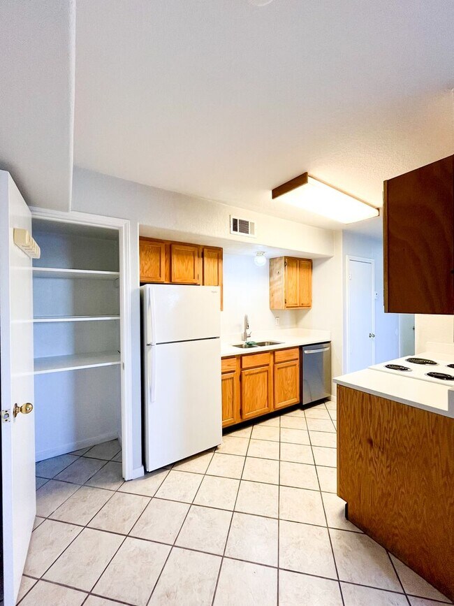 Building Photo - 2302 Wales Cir