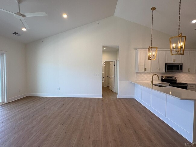 Building Photo - 420 Capstone Dr