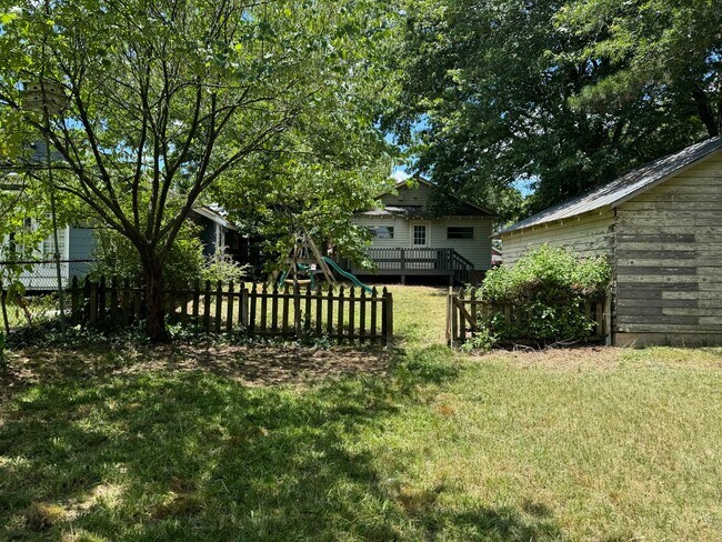 Building Photo - Cute Bungalow Near NC State Fairgrounds - ...