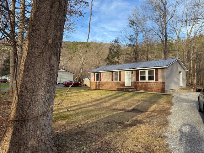 Building Photo - 3 bedroom ranch. Everything new.  Complete...