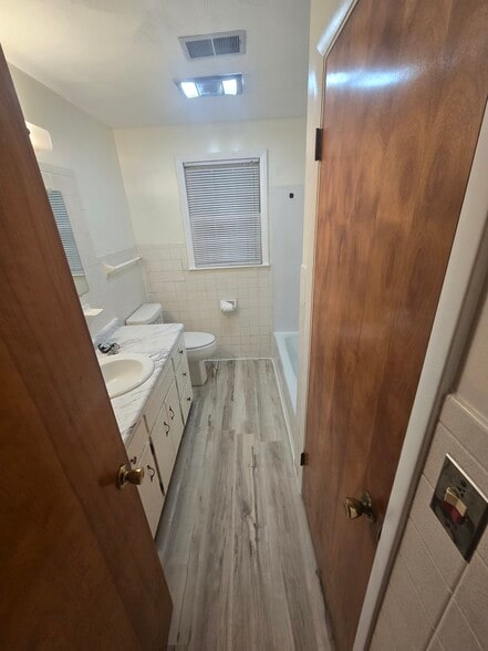 Building Photo - 735 Mellen Dr