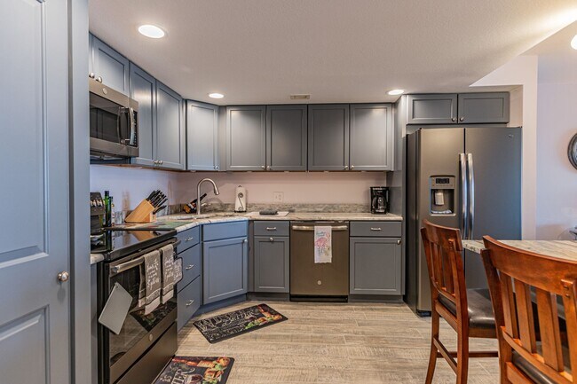 Building Photo - 800 S Gulfview Blvd