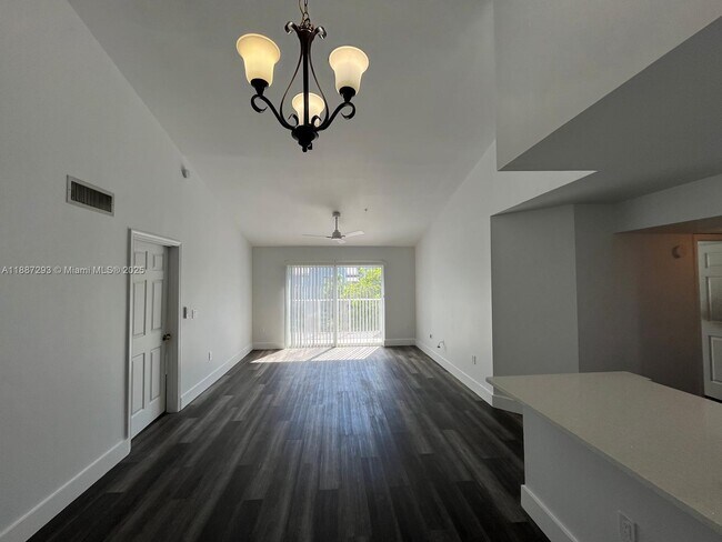 Building Photo - 655 SW 111th Way