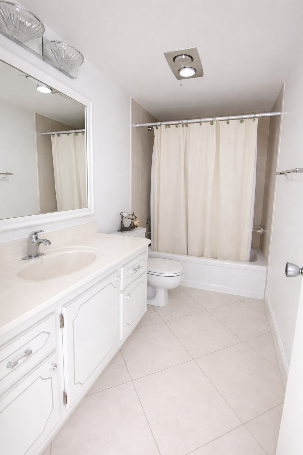 Building Photo - 222 Somerset L