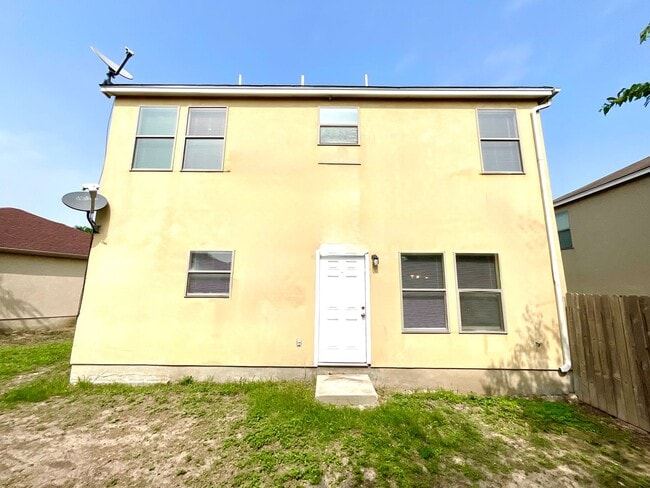 Building Photo - **APPLICATION RECEIVED** *MOVE IN SPECIAL* Spacious 3BR Two-Story Near Lackland AFB with Fenced B...