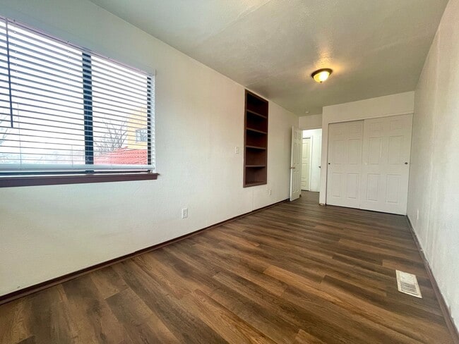 Building Photo - Cozy 3 Bedroom 2 Bathroom Townhouse In The NW!