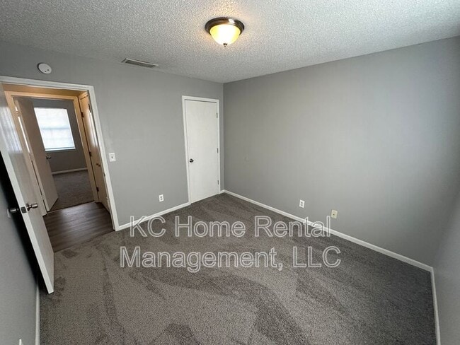 Building Photo - 506 A Skyvue Dr