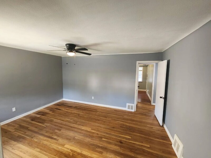 Building Photo - 11202 Mountview Ave