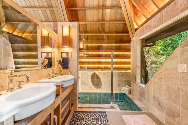 Building Photo - Private Architectural Estate Minutes from Westerly Beaches