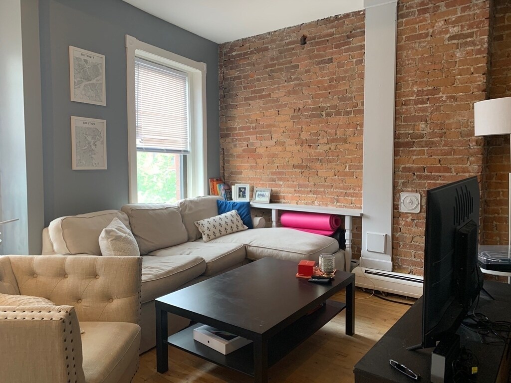 Building Photo - 556 Columbus Ave