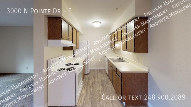 Building Photo - 3000 N Pointe Dr