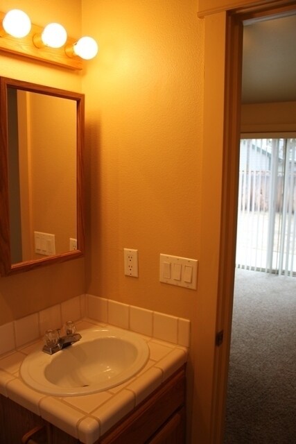 Building Photo - Rent Incentive $250.00 for First Full Mont...