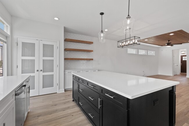 Building Photo - 5643 Fletcher Oaks Dr