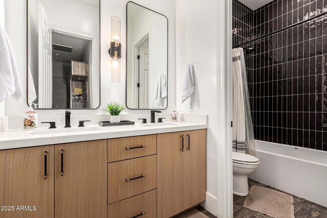 Building Photo - 9250 E Via De Vaquero Dr