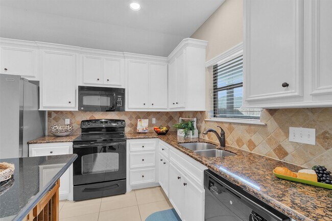 Building Photo - 119 Golfview Ct
