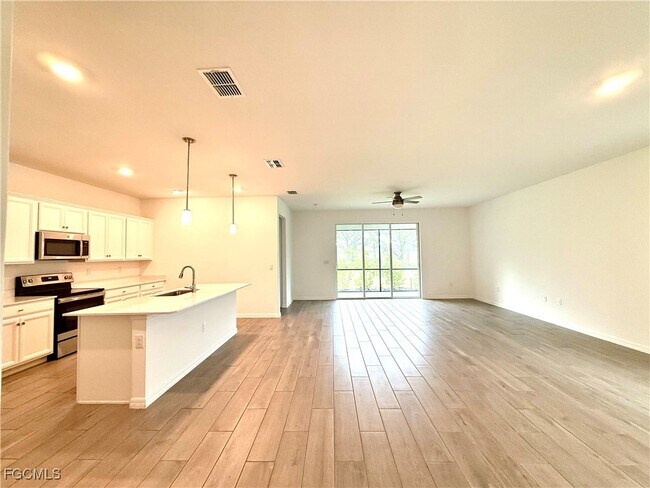 Building Photo - 2667 Scarlet Wy