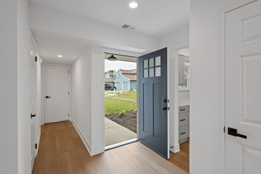 Building Photo - 5 Exeter Ct