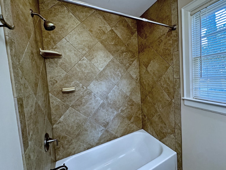 Building Photo - 1387 Midview Dr