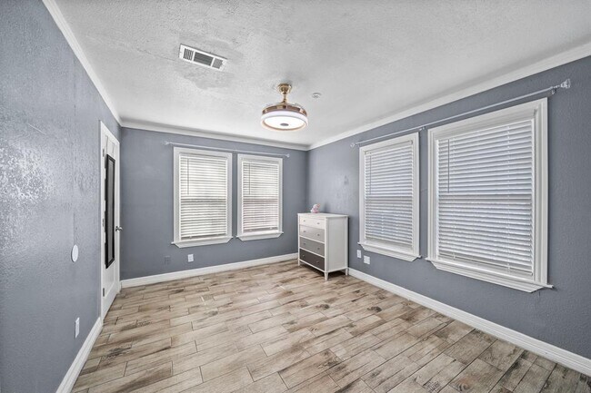 Building Photo - 105 Pompano Ave